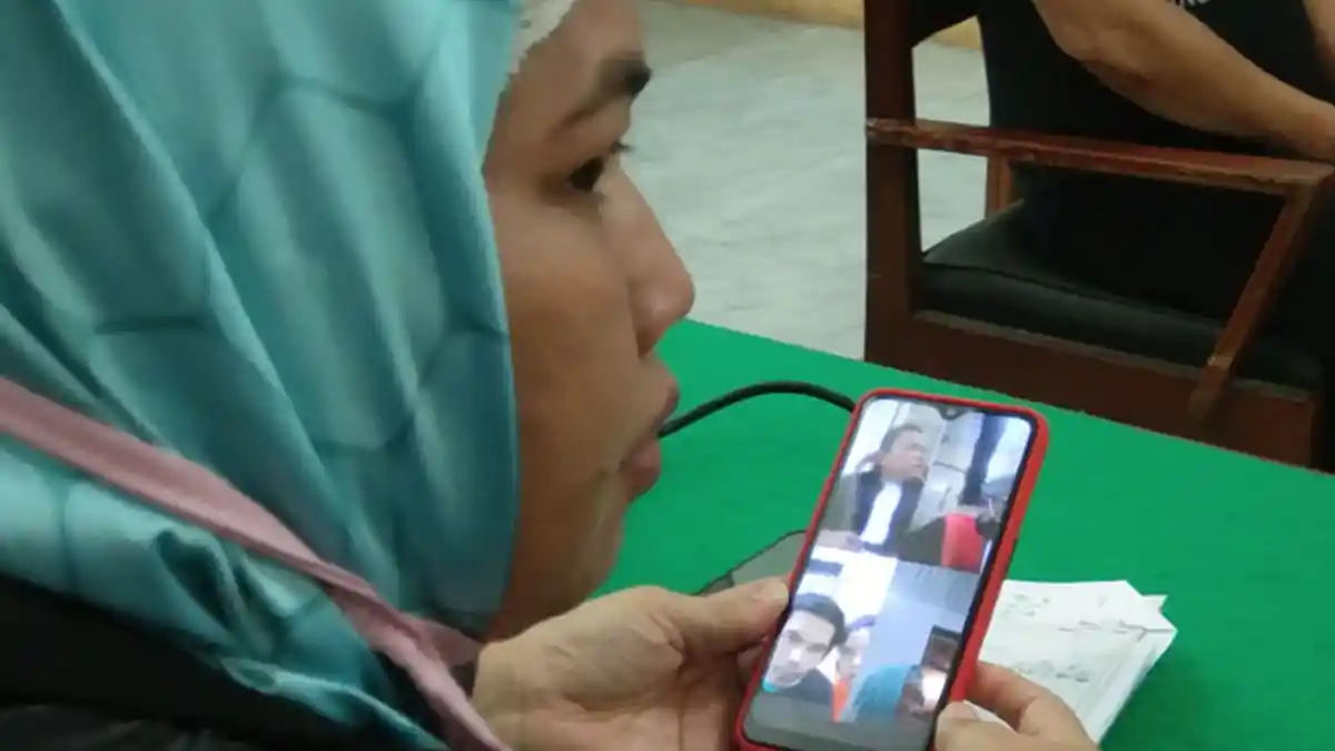 Belanjakan Uang Hasil Curian Suami, Wanita Ini Jadi Pesakitan di PN Medan