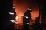 BREAKING NEWS - Rumah di Ketapang Besar Surabaya Terbakar Malam ini