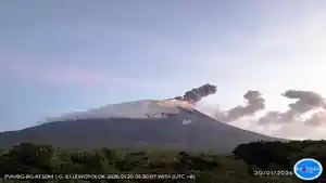 GUNUNG-LEWOTOLOK-Gunung-Lewotolok-NTT-Selasa-2012026.jpg