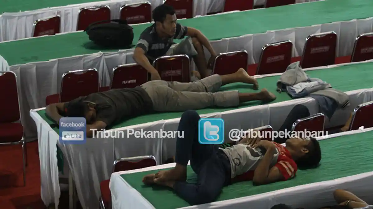 FOTO: Peserta Kongres HMI Nginap di Gor Remaja - peserta-kongres-hmi-menginap-di-gor-remaja-pekanbaru-2-22112015_20151122_121324.jpg