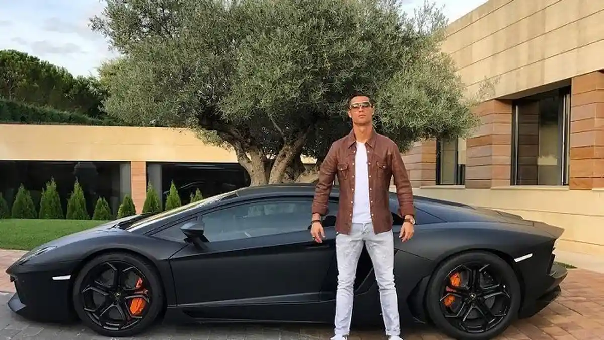 Ini 19 Mobil di Garasi Ronaldo dari yang Paling Murah Hingga yang Paling Wuahhhh!