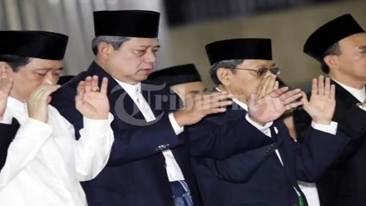 SBY dan Ibu Negara Salat Ied di Istiqlal, Ibas dan Istrinya Mengiringi
