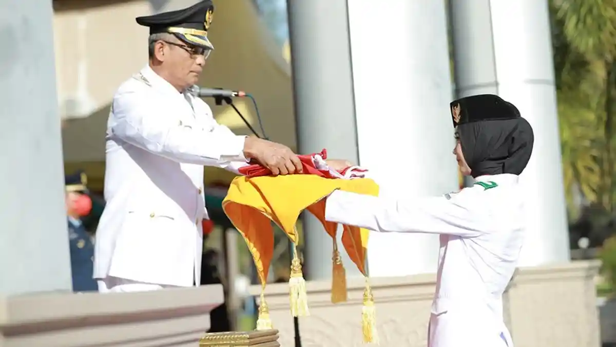 Kepala SKPK di Nagan Raya Berpakaian Adat Aceh Saat Upacara HUT Ke-77 RI, Ini Harapan Bupati