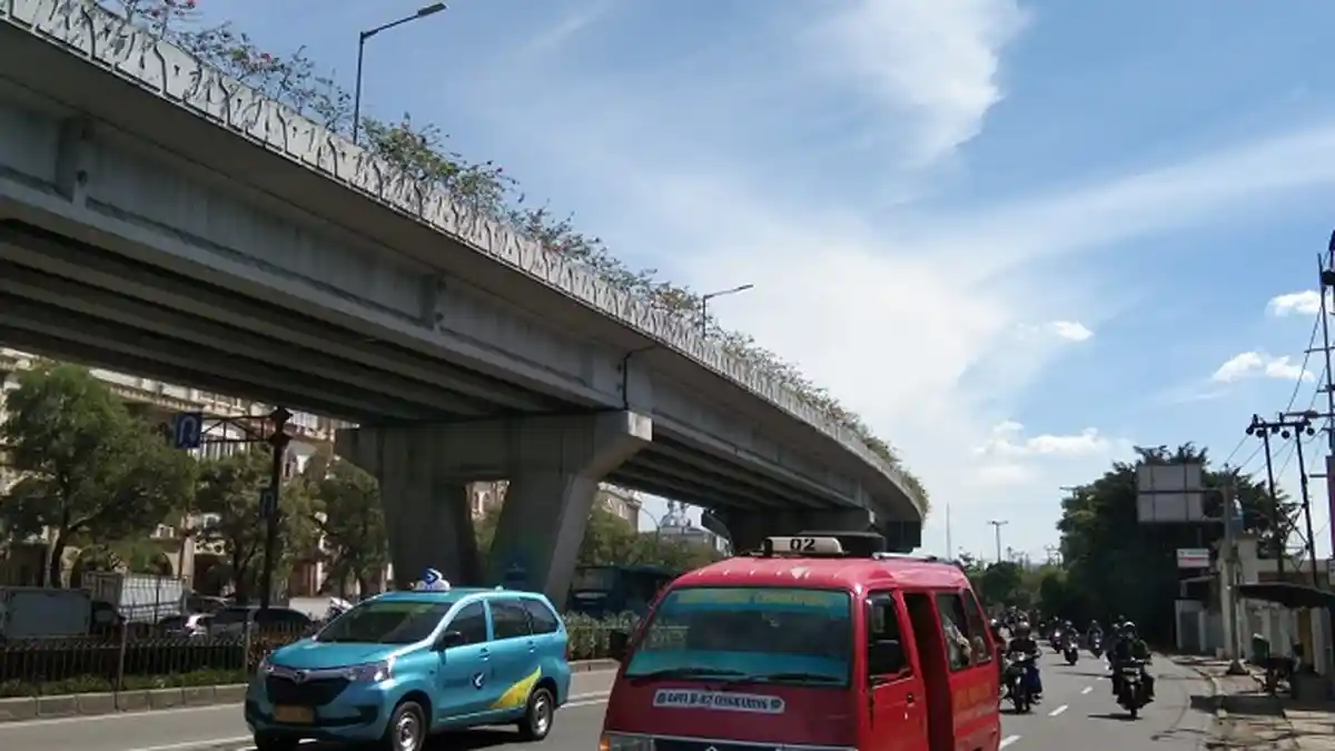 Kabar Baik, Pengendara Sepeda Motor yang Ditabrak hingga Terpental dari Atas Flyover Pesing Membaik