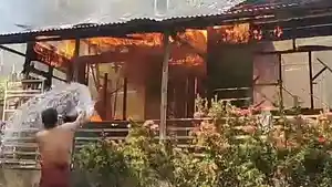 Satu-unit-rumah-di-pedalaman-Makmur-Bireuen-di-Desa-Blang-Perlak-Makmur-ludes-terbakar.jpg