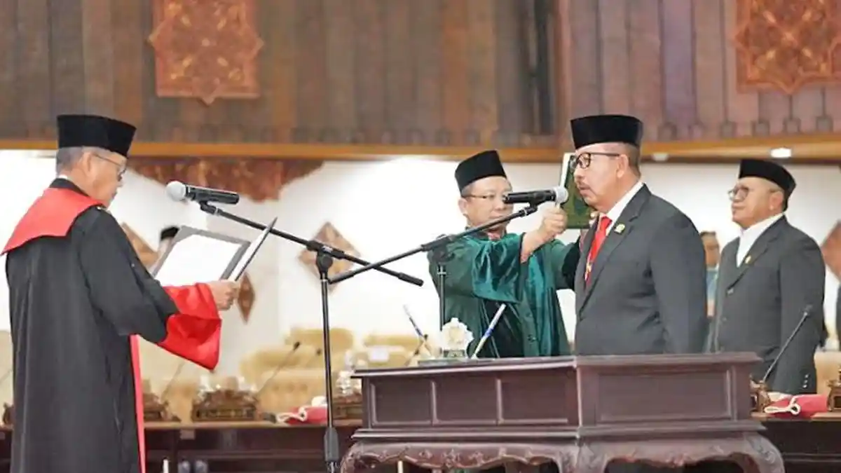 Istu Hari Subagio Jadi Wakil Ketua DPRD Jatim Definitif, Gubernur ...