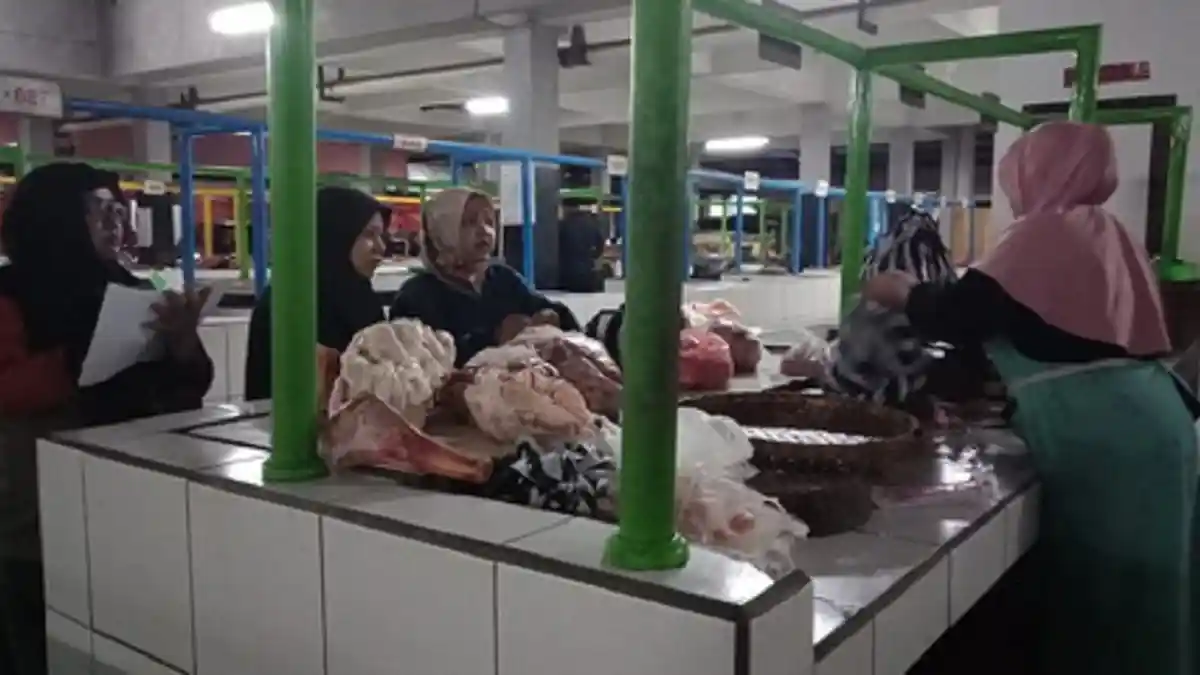 Tim Gabungan Musnahkan Daging Tak Layak di Kota Magelang