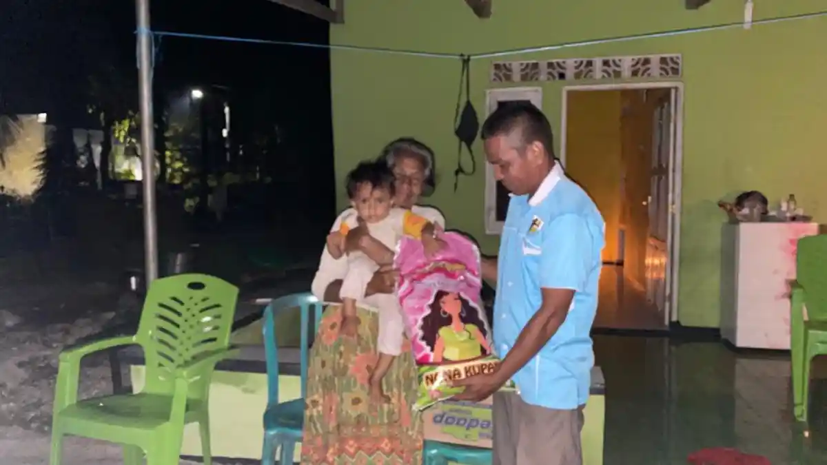 Bantuan Ketum DPP KNPI Diserahkan Ketua KNPI NTT Kepada Korban Bencana, Simak Liputannya