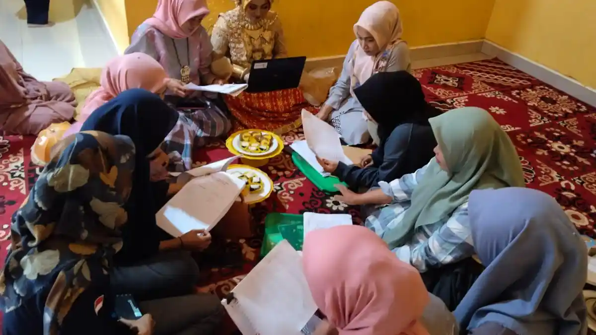 Kisah Anggota PPS Bone Atifah Tetap Masih Bekerja di Tengah Pernikahan  