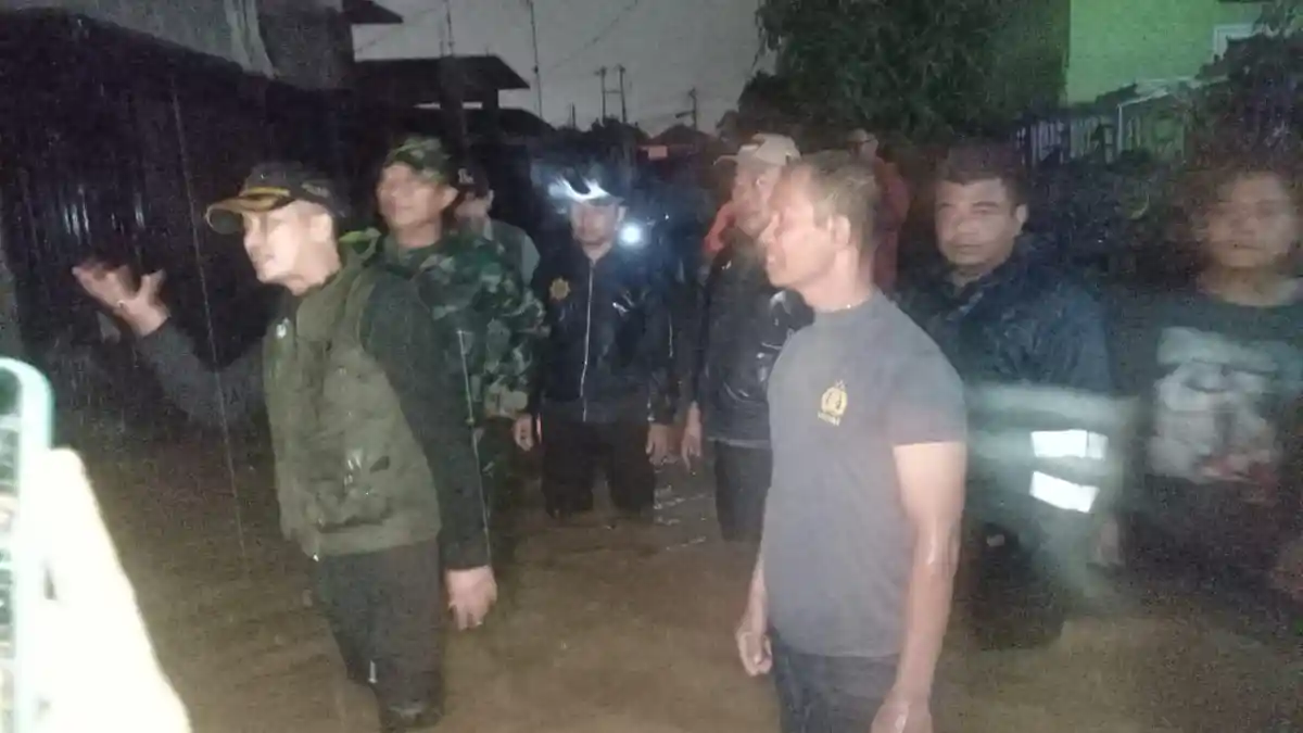 Update Kota Padang Dikepung Banjir, Pejabat dan Warga RT Ikut Ronda ...