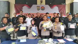 Kapolres-Metro-Bekasi-Kombes-Pol-Twedi-Aditya-Bennyahdi-bersama-jajaran.jpg
