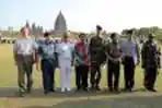 Panglima TNI Sematkan Wing Kehormatan Free Fall 