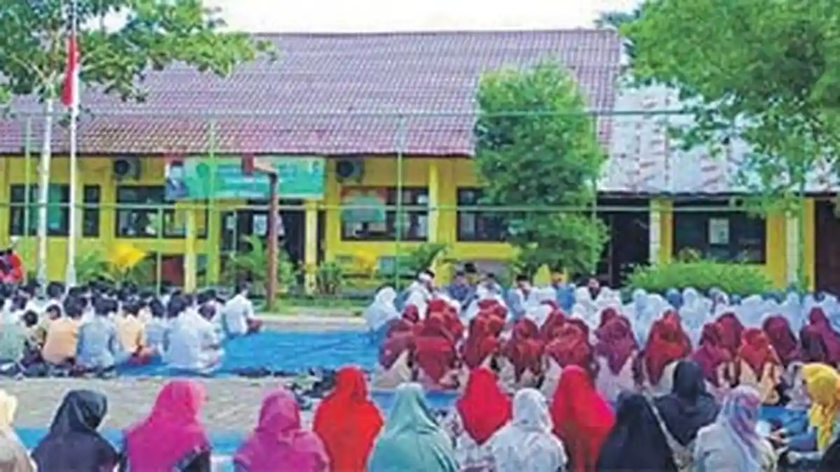 Doa Bersama untuk BJ Habibie, Lantunan Yasin dan Bendera Setengah Tiang   