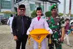 Jovani-Bongga-saat-foto-bersama-Kabid-Ideologi-Kesbangpol-Mateng-Abdul-Gafur.jpg