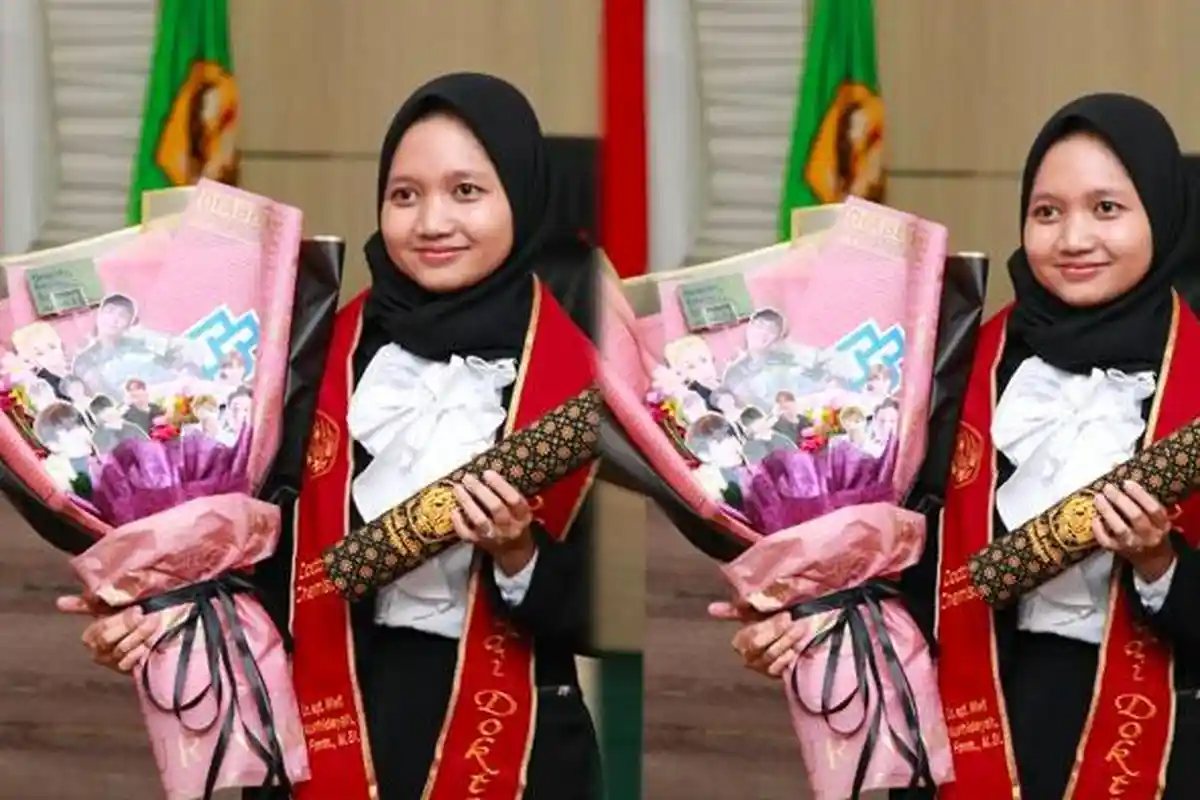 SOSOK  Wiwit Nur Hidayah, Gadis 25 Tahun Asal Garut Sabet Gelar Doktor Kimia Termuda 'Seneng Banget'