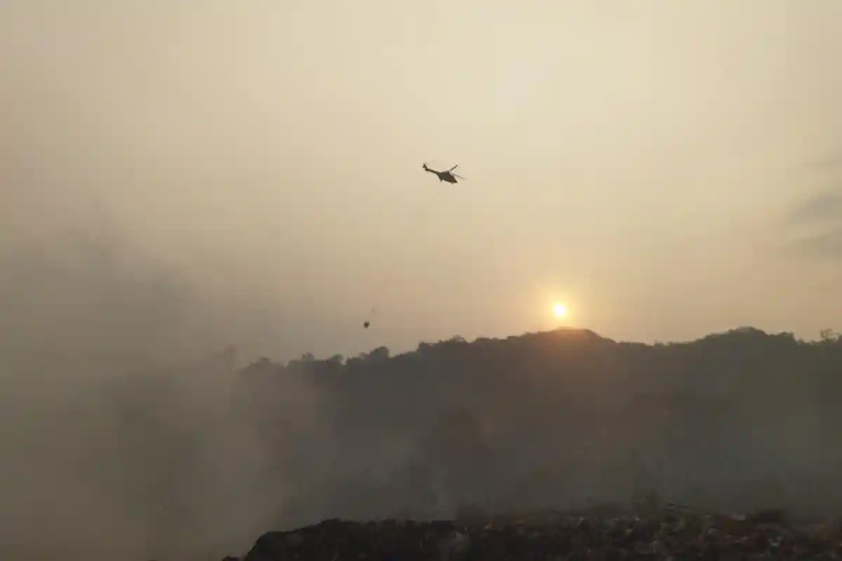 Api Permukaan di TPA Sarimukti Sudah Padam 90 Persen, Target Water Bombing Dilakukan hingga Lusa