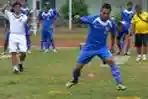 Tony Sucipto Latihan Melewati Rintangan