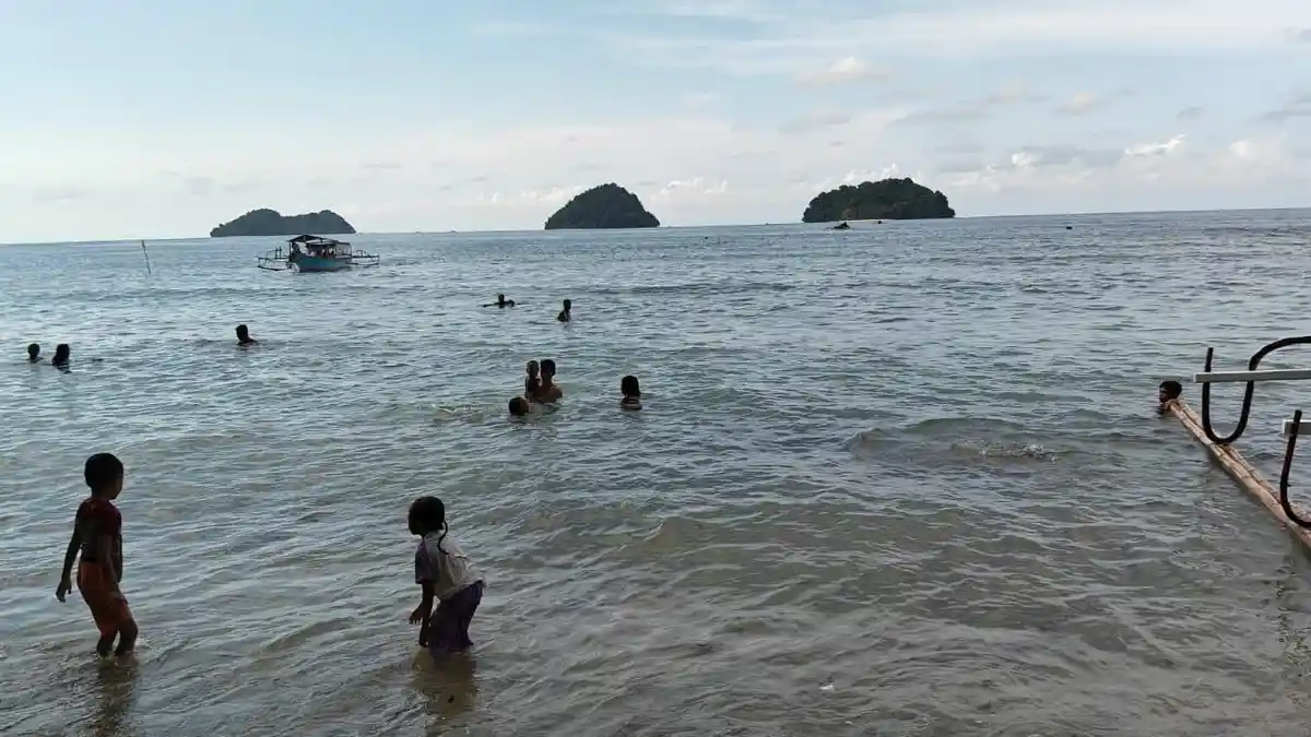Pantai Pasir Putih Bolmong Sulawesi Utara Diserbu Pengunjung, Pulau Tiga Jadi Primadona