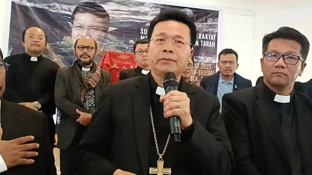 Mata Ephorus HKBP Victor Tinambunan Berkaca-kaca Teringat Portal TPL Tutup Akses Pertanian Warga