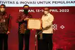 Menkumham-Yasonna-memberikan-apresiasi-kepada-10-Gubernur-Se-Provinsi-Sumatera.jpg