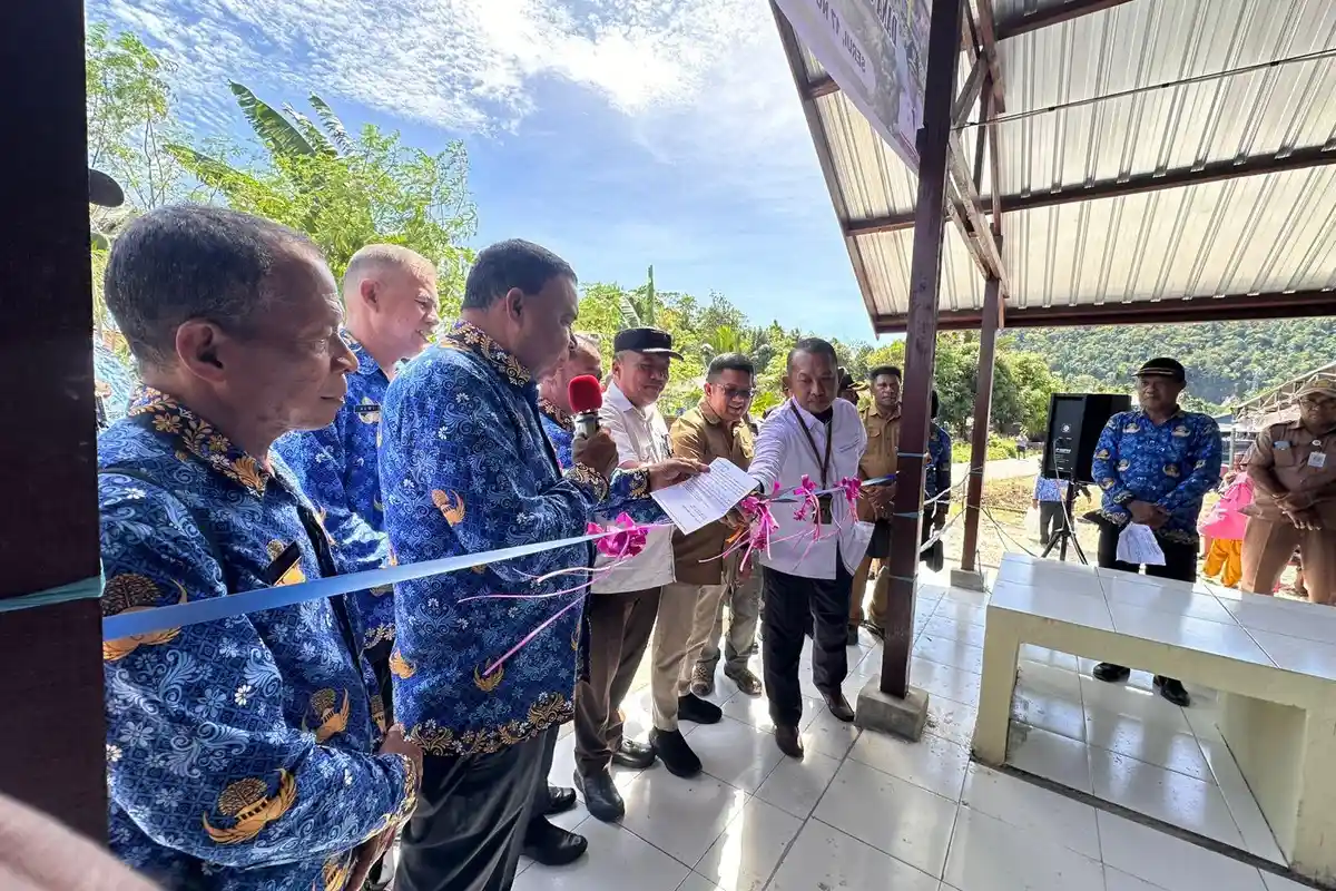 Bupati Yapen Resmikan Pasar Khusus Penjualan Ikan Asar di Serui, Ini Pesan Benyamin Arisoy