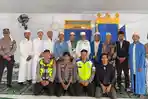 Momen-pose-bersama-usai-pelaksanaan-Salat-Idul-Adha-2026-di-Desa-Kawalo-Taliabu.jpg