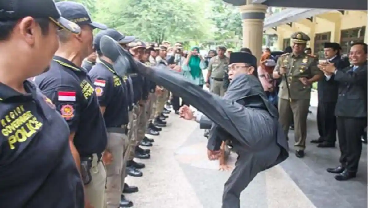 Tendangan di Dada dan Leher, Cara Wali Kota Ini Tes Kemampuan Satpol PP