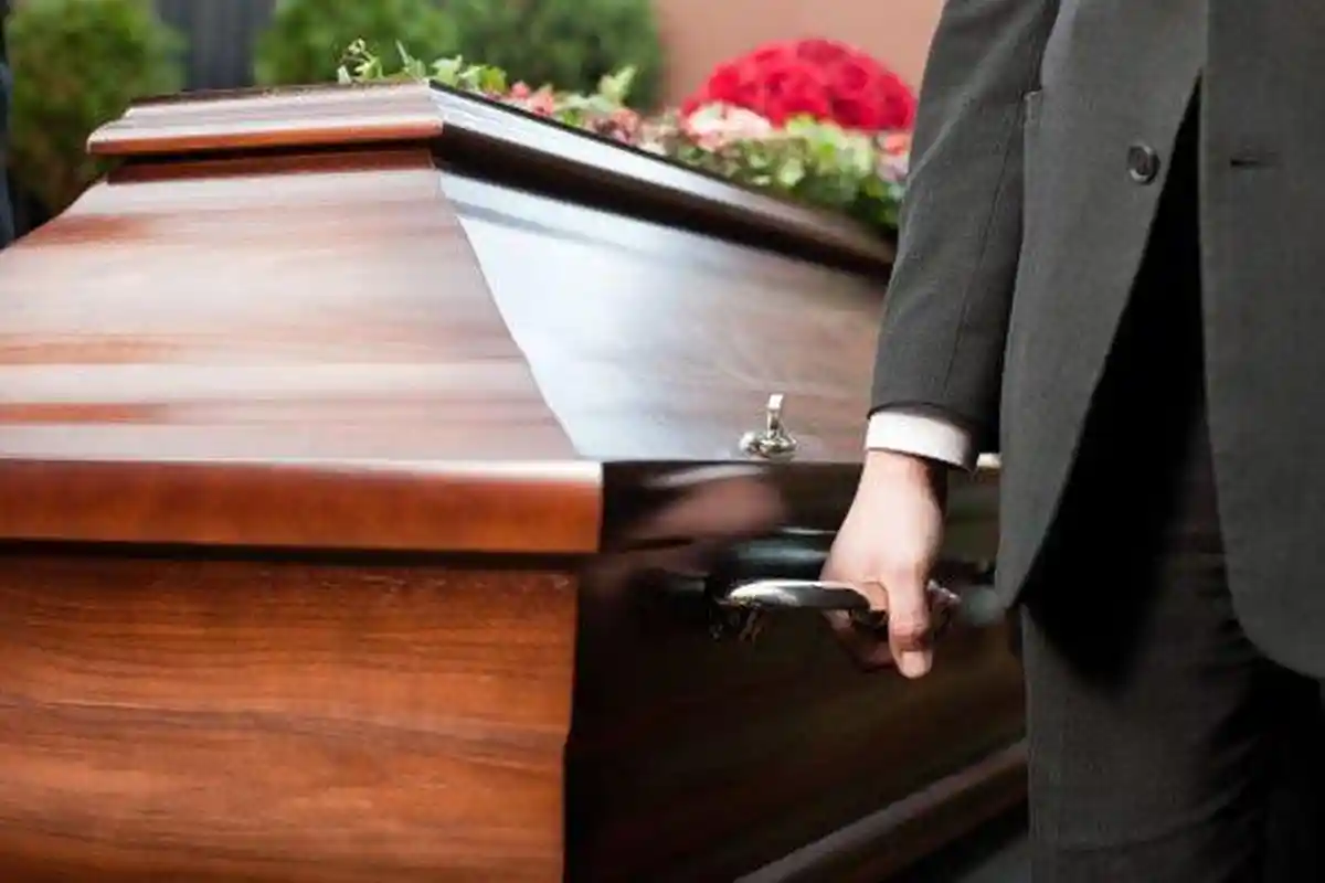 Orangtua Syok, Jenazah Bayi Tidak Ada, Peti Mati Malah Berisi Sekantong Celana Panjang Orang Asing