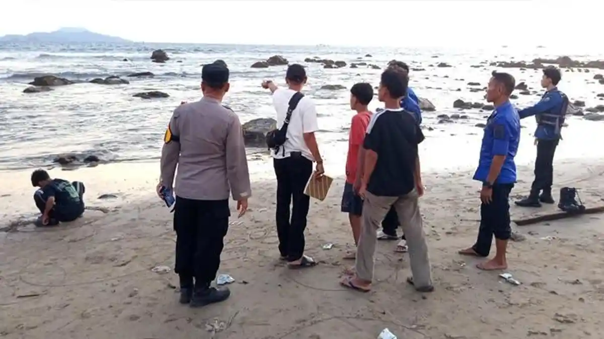 Kronologis Safik Terseret Ombak di Pantai Lampung Selatan, Masuk via ...