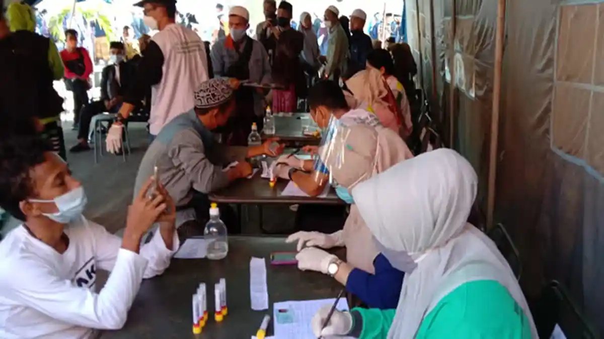 Pulang Lewat Jalur Laut, Satgas Swab Test Acak 505 Orang Santri