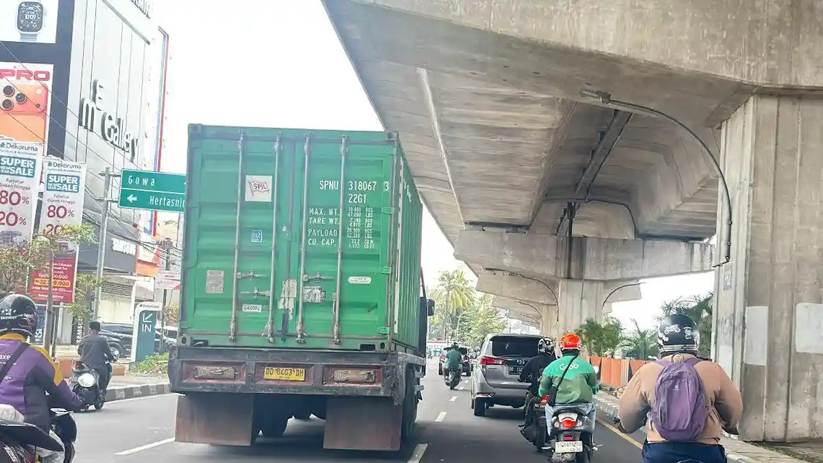 DPRD Makassar Siap Tindak Truk yang Langgar Jam Operasional