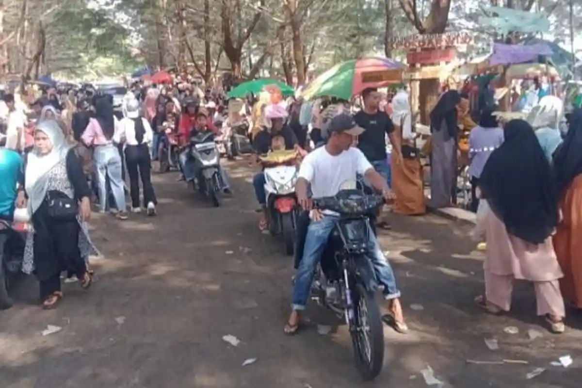 Kunjungan ke Pantai Sasak Pasaman Barat pada Libur Lebaran Meningkat, Polisi Siagakan Personel