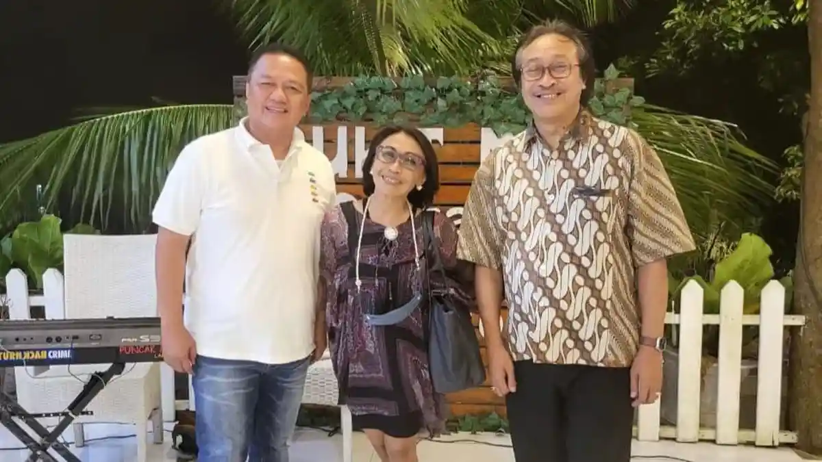 Tri Utami Nyanyi dan Purwacaraka Main Keyborad di Bukit Mas Bersama Owner Thomas Azis Riska