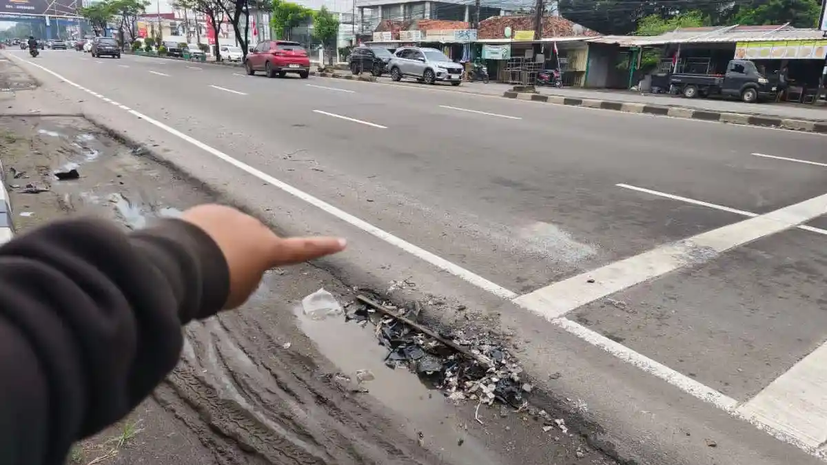 Benturan Keras Terdengar Jam 2 Pagi, Fortuner Ngebut Seruduk Truk dari Belakang, Pengemudi Tewas