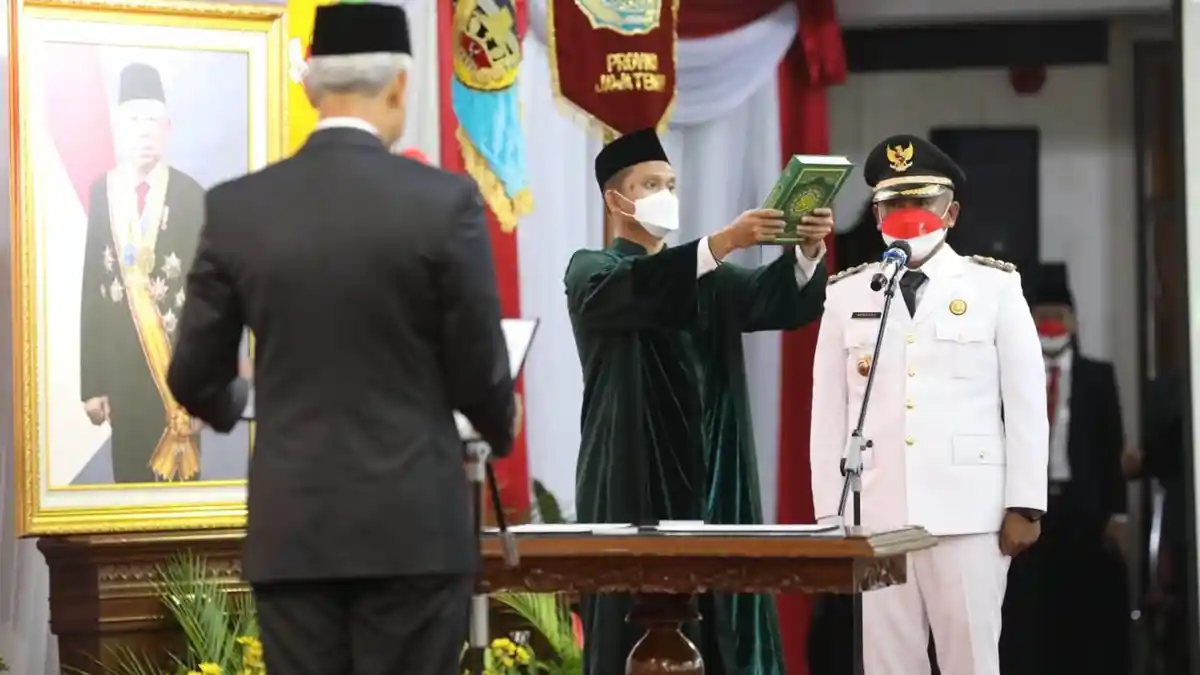 Lantik Penjabat Bupati Pati, Gubernur Ganjar Tak Bosan Ingatkan Integritas dan Antikorupsi 