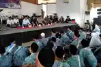 Romi-Hariyanto-lepas-calon-haji.jpg