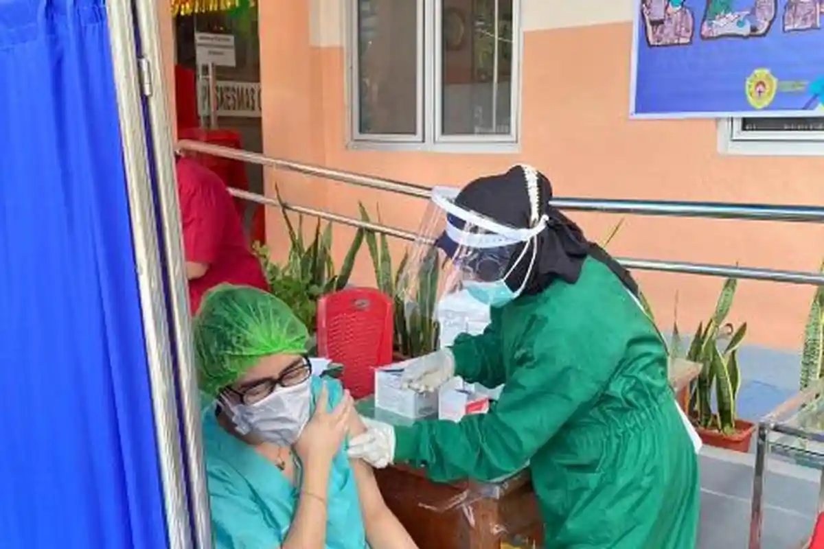 Info Kupang Terbaru : Vaksin Tahap Pertama di Puskesmas Oebobo, Kota Kupang Selesai,  Simak YUK