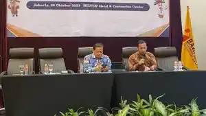 Mantan-Ketua-Bawaslu-2017-2022-Abhan-menjadi-pembicara-diskusi-sosialisasi-Partaturan-Bawaslu.jpg