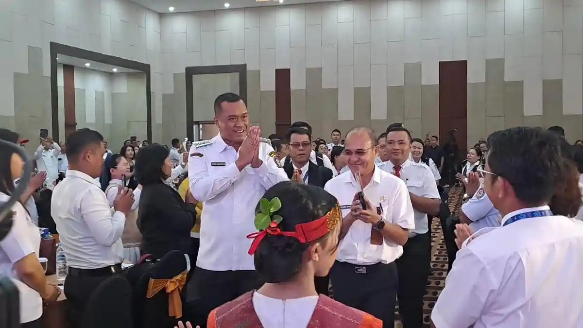 Bupati Toba Buka Edu Day 2025, Tekankan Pentingnya AI & Koding Untung Masa Depan