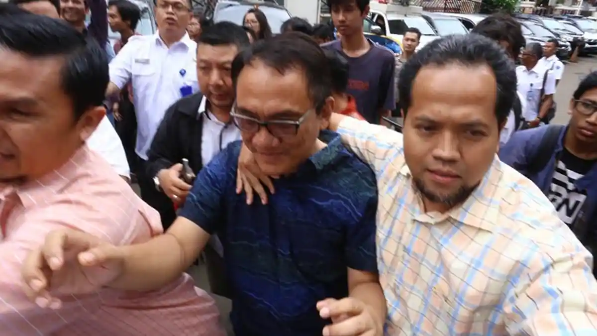 Andi Arief Kembali Semprot Mahfud MD Asbun Diduga Usai Mahfud Tebar Tuduhan di ILC