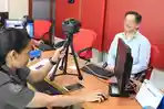 Kantor-Imigrasi-saat-melayani-WNA-yang-mengurus-izin-tinggal-di-Indonesia.jpg
