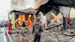 Sebuah-toko-agen-gas-LPG-dan-Pom-Mini-terbakar-di-Rancabali.jpg