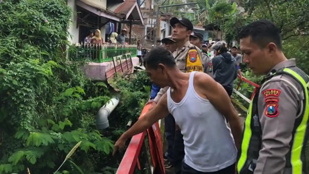 Geger, Mayat Mak Rum Ditemukan Warga Mengapung di Kali Putih Kelurahan Sisir Kota Batu