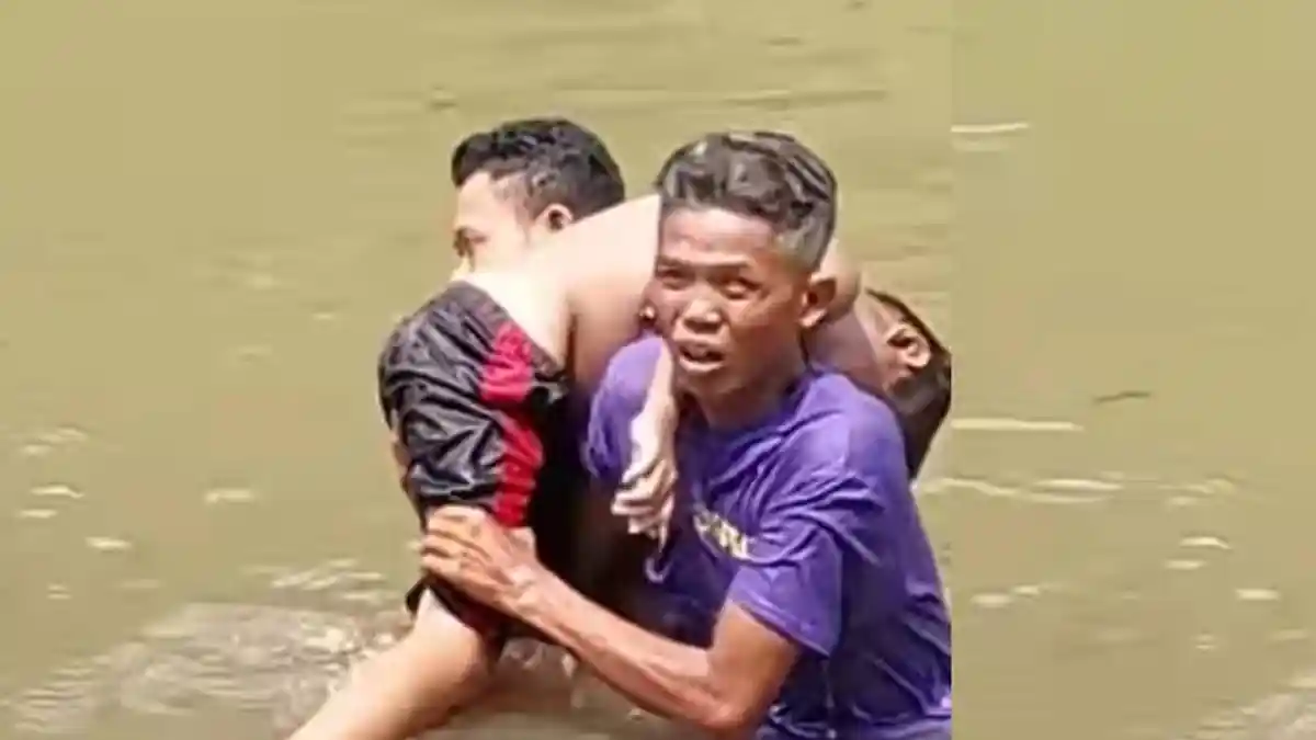 Viral! Tiga Bocah di Sumbawa Hanyut di Sungai 