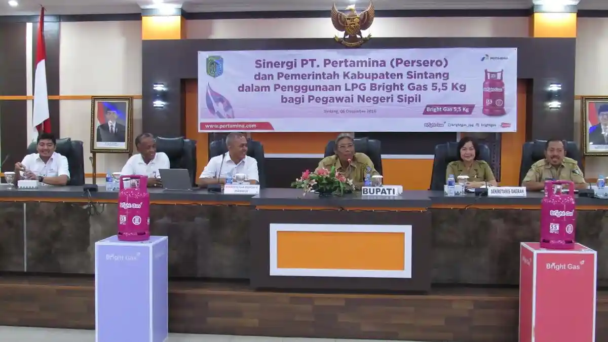 Bupati Sintang Harapkan Masyarakat Perbatasan Dapat Nikmati Gas 3 Kg