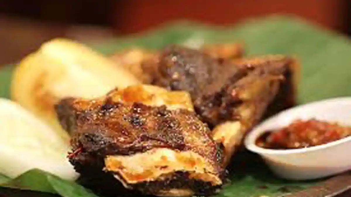 Setelah Menyantap Iga Sapi, Lebih Pas Makan dan Minum yang Segar-segar