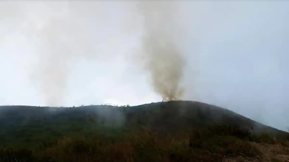 Gunung Penanggungan Mojokerto Terbakar, Titik Api di Atas Candi Sinta