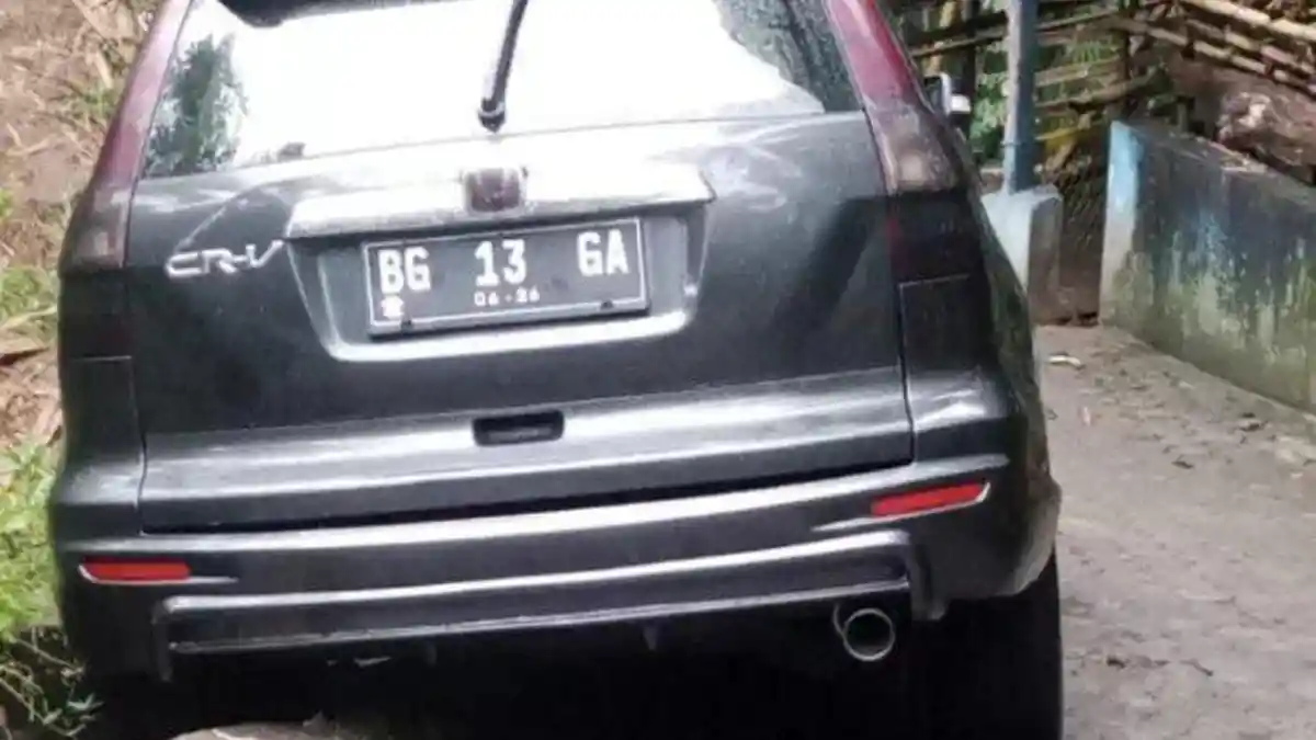 Diduga 'Tertipu' Google Maps, Mobil di Lubuklinggau Nyasar ke Jalan Buntu Hingga Terperosok di Parit