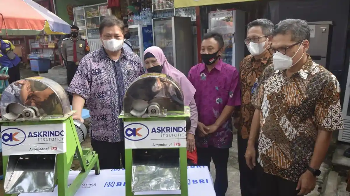 Airlangga Temui Alumni Program Kartu Prakerja yang Buka Usaha Olahan Singkong