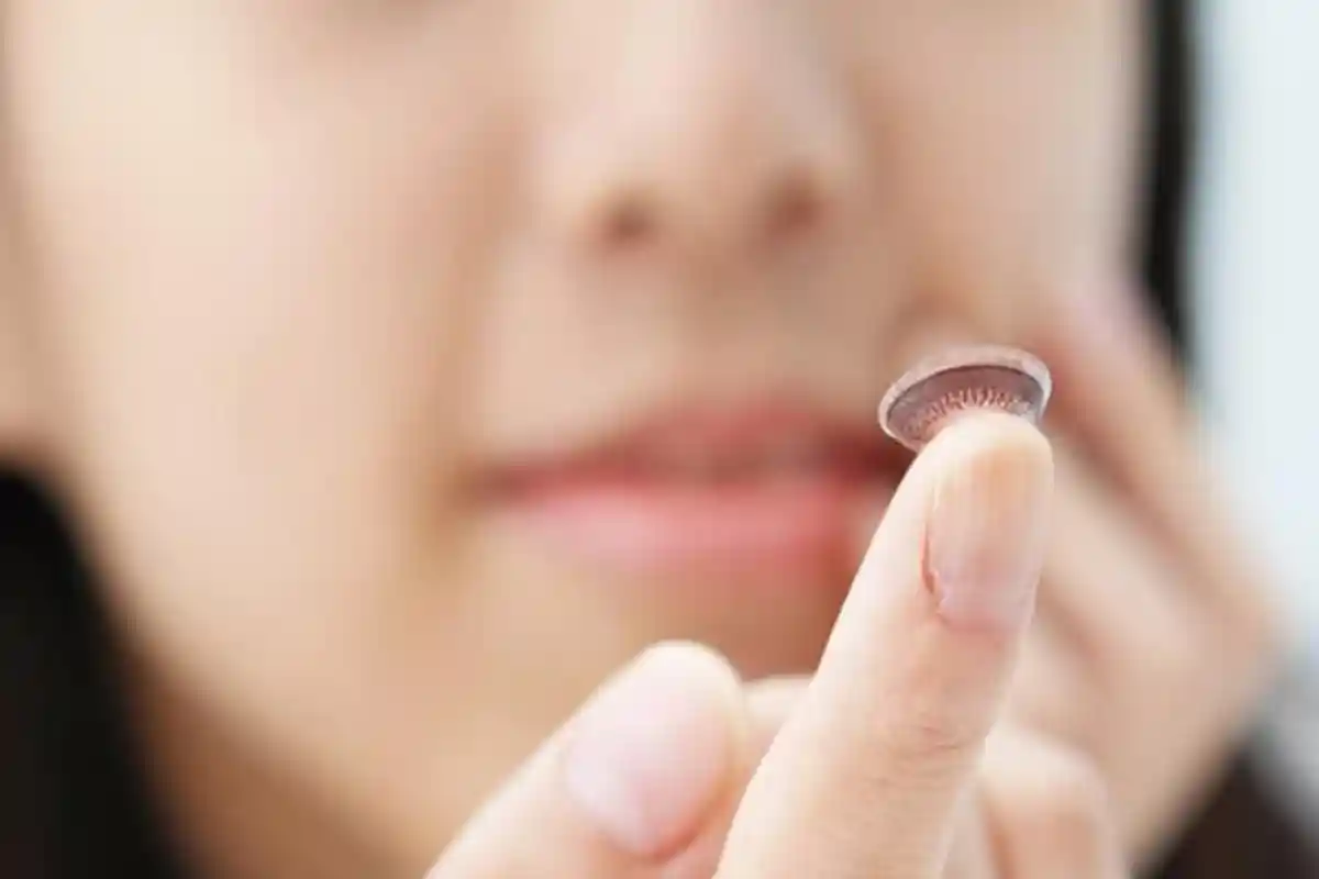 Akibat Lensa Kontak Perempuan AS Alami Infeksi Mata Langka